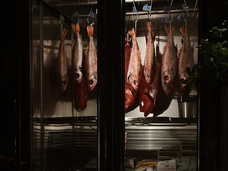 餐廳一隅的海鮮熟成冰箱。 餐廳一隅的海鮮熟成冰箱。