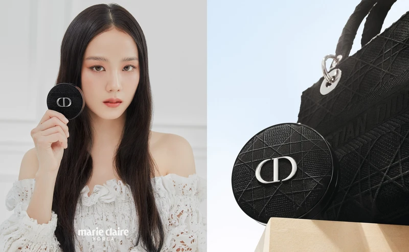 迪奧超完美剌繡藤格紋氣墊外殼 NT$1,100、迪奧超完美柔霧光氣墊粉蕊 NT$1,800。 迪奧超完美剌繡藤格紋氣墊外殼 NT$1,100、迪奧超完美柔霧光氣墊粉蕊 NT$1,800。