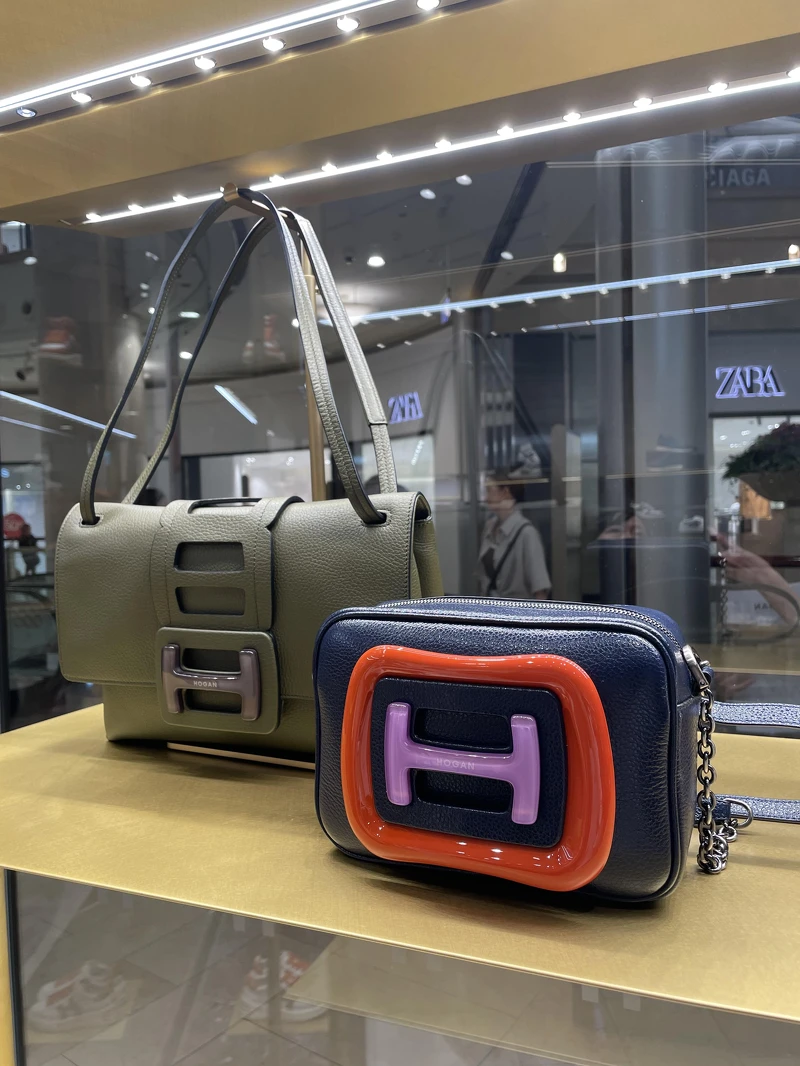 H Logo相機包,價格店洽。 H Logo相機包,價格店洽。