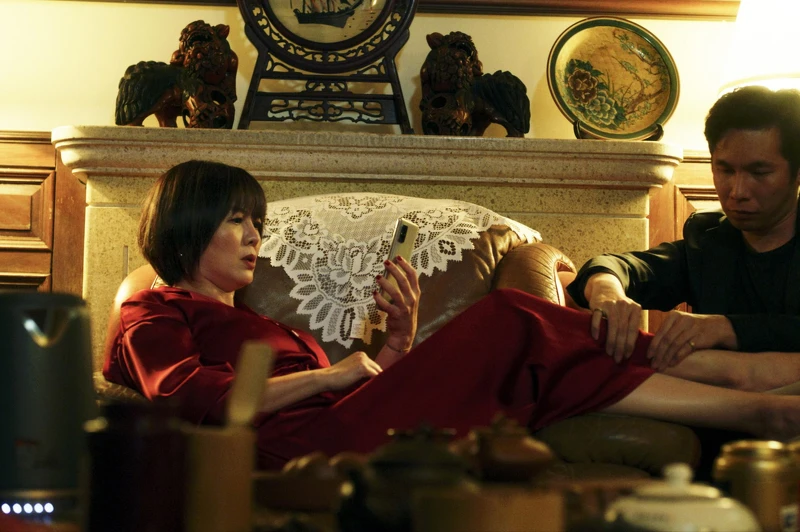 《地獄里長》苗可麗(左)飾演議長夫人,角色性格強勢,將再現「連珠炮」的罵功演技 《地獄里長》苗可麗(左)飾演議長夫人,角色性格強勢,將再現「連珠炮」的罵功演技