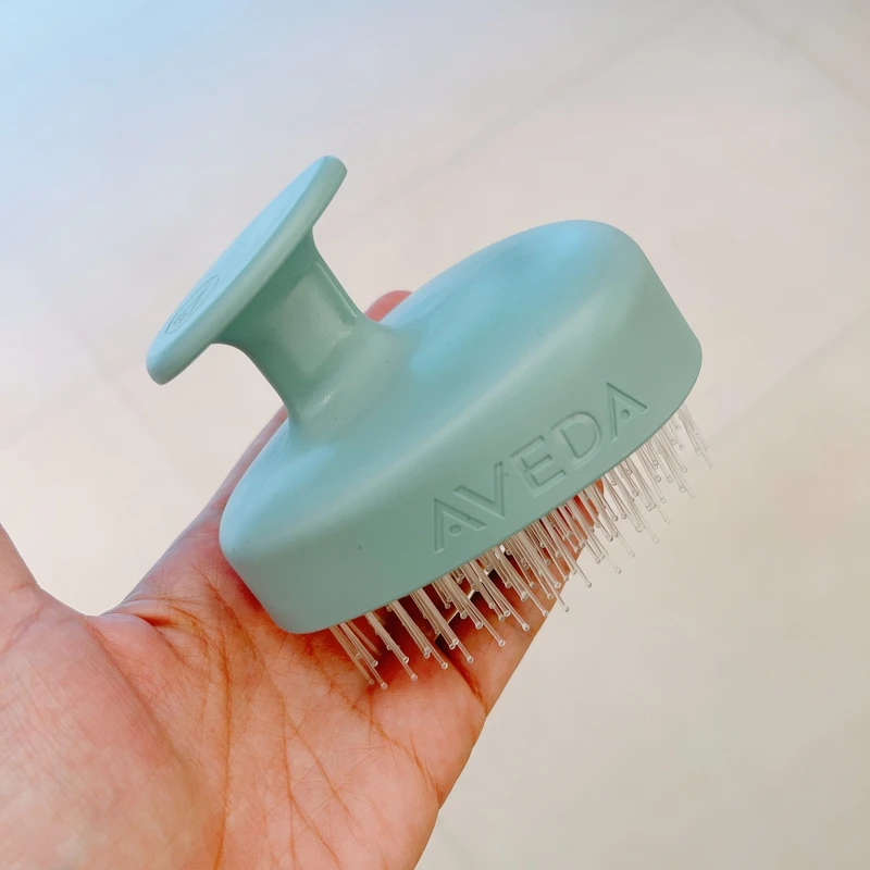 Aveda蘊活淨瑕循環按摩刷。 Aveda蘊活淨瑕循環按摩刷。