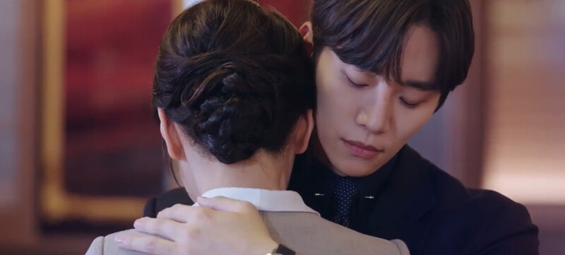 本部長抱著母親,對母親的愛,一切盡在不言中,演技逼哭螢幕前網友 本部長抱著母親,對母親的愛,一切盡在不言中,演技逼哭螢幕前網友