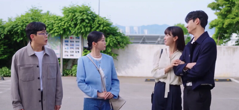 盧科長(左)超驚訝平和(右二)和路雲(右一)在一起,為什麼他還沒女朋友 盧科長(左)超驚訝平和(右二)和路雲(右一)在一起,為什麼他還沒女朋友