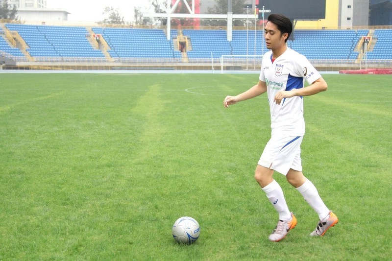 圖/何醫師本身也是一個愛運動的人,特別提醒運動時盡量以素顏為主降低對肌膚的傷害,同時也建議對自己素顏沒自信者,除了平時做好肌膚保濕外,更可以搭配「長效保濕針」效果,不僅能保水、補水,預防水分流失,還能提升肌膚明亮感,即使素顏運動肌膚還是好水亮! 圖/何醫師本身也是一個愛運動的人,特別提醒運動時盡量以素顏為主降低對肌膚的傷害,同時也建議對自己素顏沒自信者,除了平時做好肌膚保濕外,更可以搭配「長效保濕針」效果,不僅能保水、補水,預防水分流失,還能提升肌膚明亮感,即使素顏運動肌膚還是好水亮!