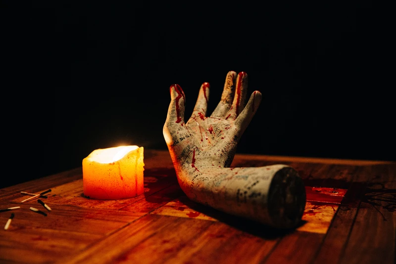 電影《鬼手鬼手 請開口》_鬼手的由來引發影迷熱議,導演笑稱其中一位工作人員製作完鬼手道具後就辭職 電影《鬼手鬼手 請開口》_鬼手的由來引發影迷熱議,導演笑稱其中一位工作人員製作完鬼手道具後就辭職