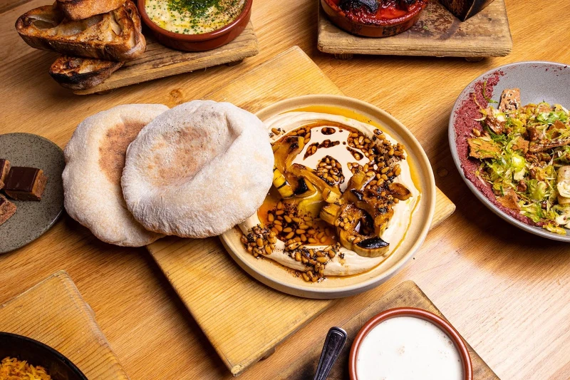 Avec 提供地中海料理。