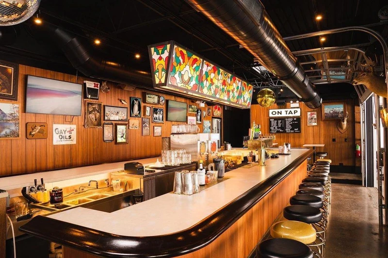 「Pizza Lobo」空間有美式復古情懷。