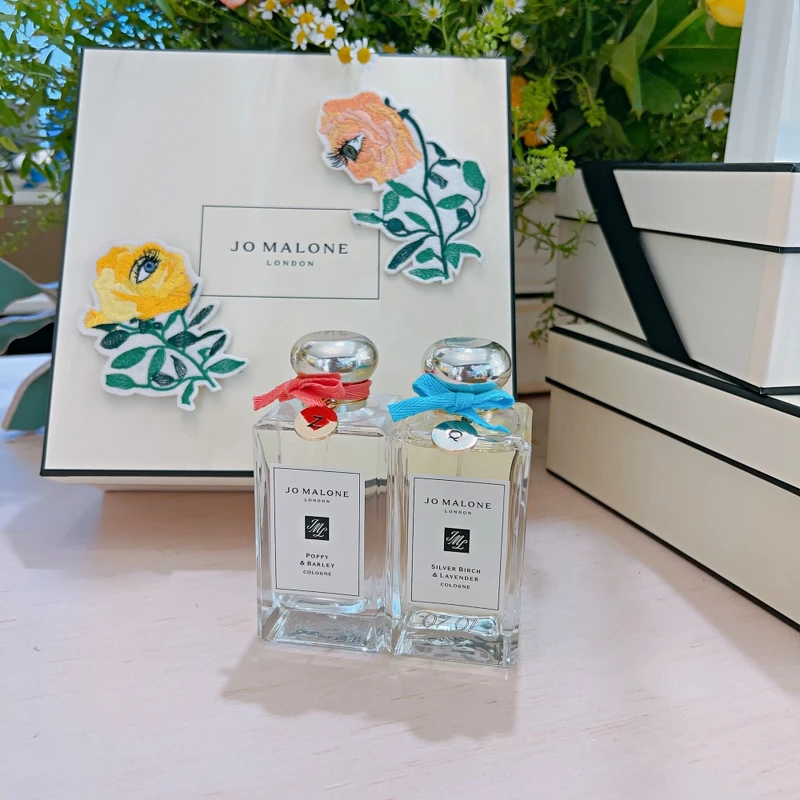 Jo Malone London 2023七夕情人節官網限定的玫瑰刺繡布貼。 Jo Malone London 2023七夕情人節官網限定的玫瑰刺繡布貼。