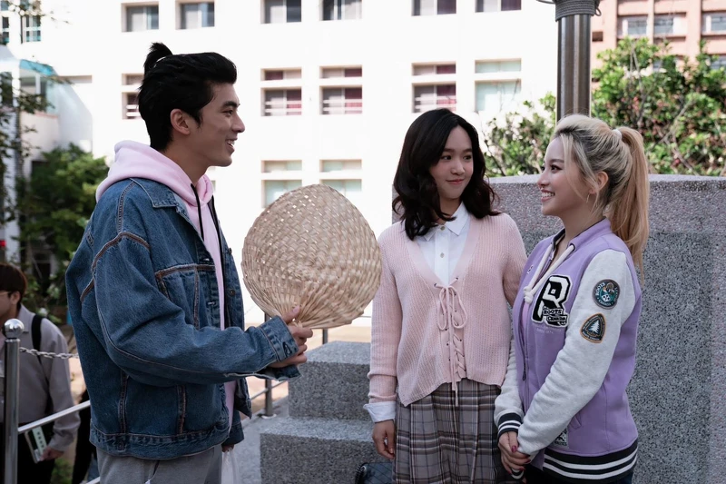 《地獄里長》林哲熹（左）劇中周旋在嚴正嵐（中）、蔡瑞雪之間引發討論