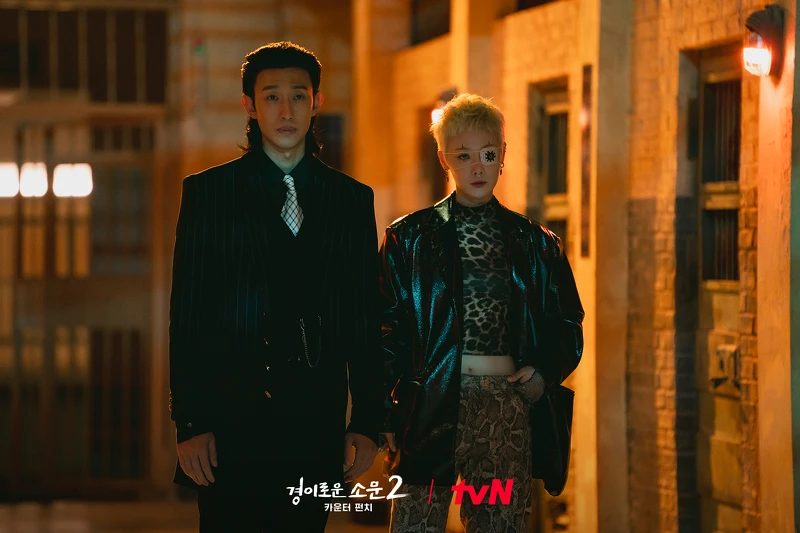 《驅魔麵館2》黃弼匡(左)與蓋莉(右)再度親臨看守所，就是要帶壞馬隊長