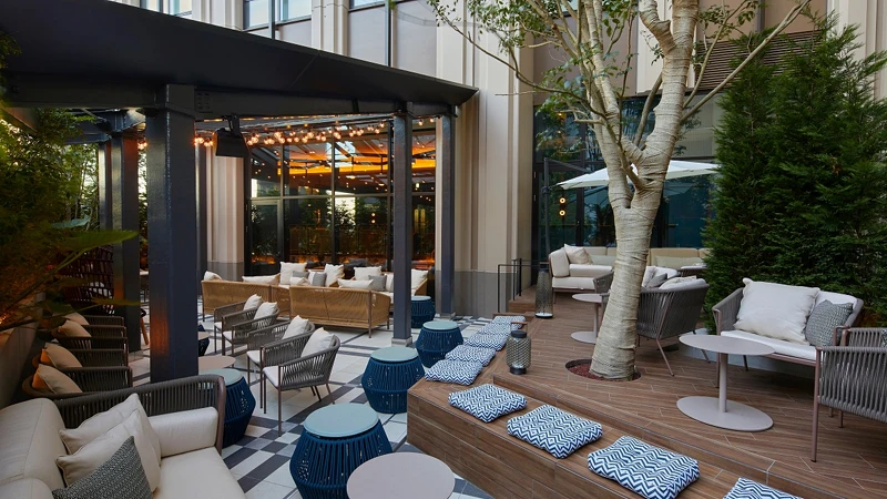 2樓District餐廳戶外露台氣氛放鬆 2樓District餐廳戶外露台氣氛放鬆