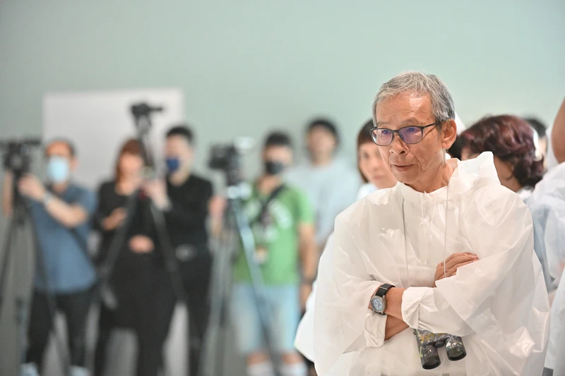 邵永添在32分鐘現地創作4200號作品，當天知名導演吳念真也到場支持