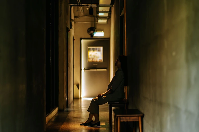 走廊將化為平行但接近內心，讓外在與內在聲音往返的路徑。《Leave A Message 留言》展 Artist：劉芳一Fangyi Liu © ALIEN Art Centre 永添藝術．金馬賓館當代美術館