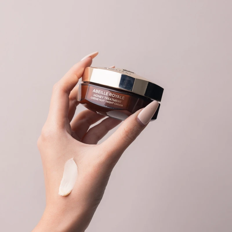 嬌蘭皇家蜂王乳蜂蜜修護黑霜50ml,NT6,900補充瓶50ml,NT5,900 嬌蘭皇家蜂王乳蜂蜜修護黑霜50ml,NT6,900補充瓶50ml,NT5,900