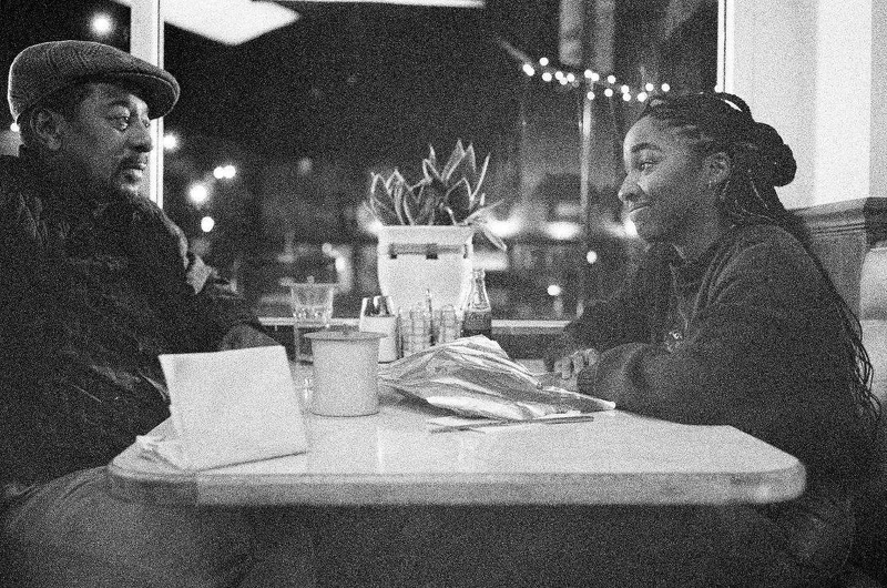 左為羅伯特湯森（Robert Townsend）。