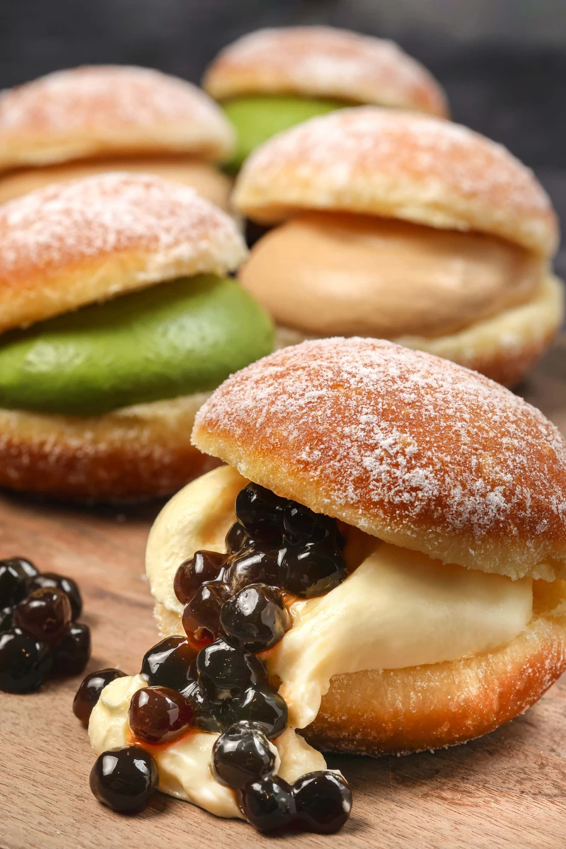 珍珠生乳甜甜圈。 珍珠生乳甜甜圈。