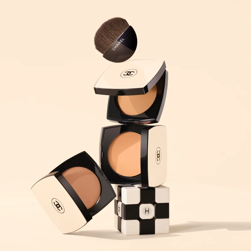 香奈兒原生美肌蜜粉餅(共兩色),NT2,140、蜜粉蕊(共兩色),NT1,610 香奈兒原生美肌蜜粉餅(共兩色),NT2,140、蜜粉蕊(共兩色),NT1,610