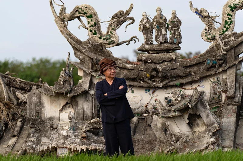 《地獄里長》蔡振南客串地獄殿主,在嘉義大庄舊五福宮遺址拍攝,憶兒時遭遇「八七水災」滅村回憶 《地獄里長》蔡振南客串地獄殿主,在嘉義大庄舊五福宮遺址拍攝,憶兒時遭遇「八七水災」滅村回憶