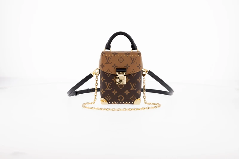 Louis Vuitton Camera Box NT$108,000。 Louis Vuitton Camera Box NT$108,000。