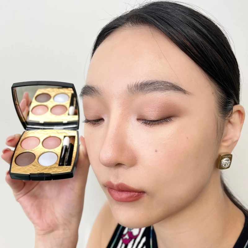 香奈兒拜占庭珠寶四色眼影(#328水晶)眼妝試色。 香奈兒拜占庭珠寶四色眼影(#328水晶)眼妝試色。