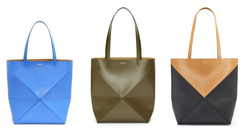 Loewe Puzzle Fold 天空藍大型托特包 NT.71,000、Puzzle Fold 橄欖綠拼接大型托特包 價格店洽、Puzzle Fold 沙色拼接大型托特包 價格店洽 Loewe Puzzle Fold 天空藍大型托特包 NT.71,000、Puzzle Fold 橄欖綠拼接大型托特包 價格店洽、Puzzle Fold 沙色拼接大型托特包 價格店洽