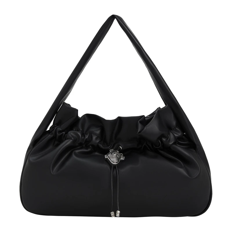 CHARLES & KEITH x Henn Kim 心臟抽繩包 NT$2,990。 CHARLES & KEITH x Henn Kim 心臟抽繩包 NT$2,990。