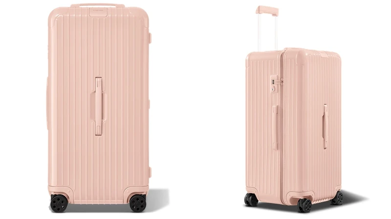 RIMOWA Essential Trunk Plus Petal 花瓣粉行李箱NT$ 48,400。 RIMOWA Essential Trunk Plus Petal 花瓣粉行李箱NT$ 48,400。