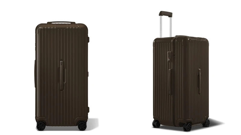 RIMOWA Essential Trunk Plus Cedar 雪松木行李箱 NT$48,400。 RIMOWA Essential Trunk Plus Cedar 雪松木行李箱 NT$48,400。
