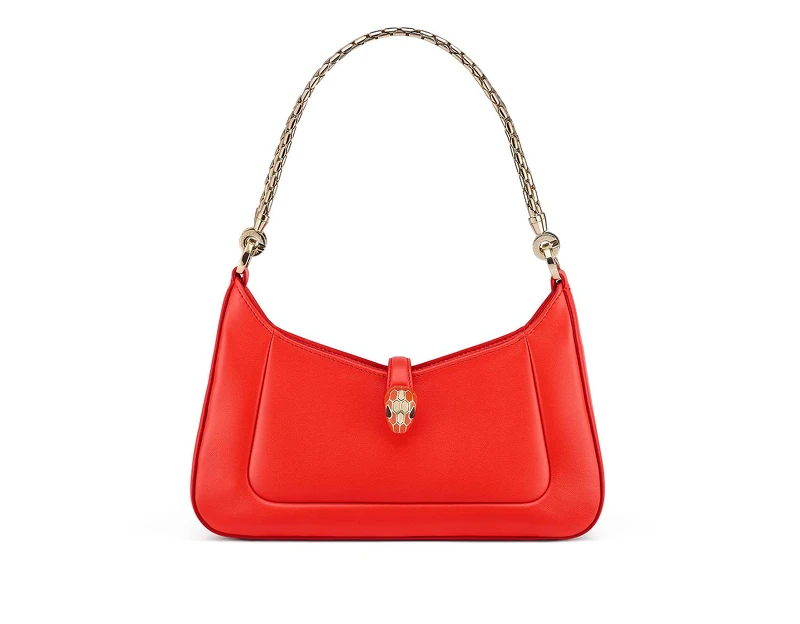 BVLGARI SERPENTI BAIA 紅玉髓柑橘色小牛皮肩背包,NT79,400元。 BVLGARI SERPENTI BAIA 紅玉髓柑橘色小牛皮肩背包,NT79,400元。