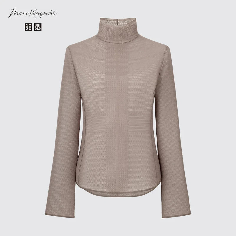 UNIQLO and Mame Kurogouchi 網眼中高領T恤(長袖)NT$990 。(全台店鋪販售)