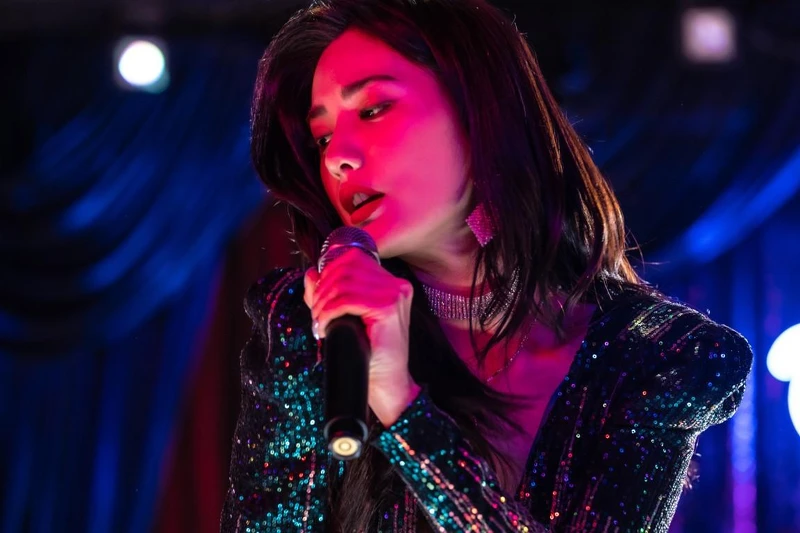 《假面女郎》貌美整型後,以前同事雅琳的名字在夜總會駐唱 《假面女郎》貌美整型後,以前同事雅琳的名字在夜總會駐唱