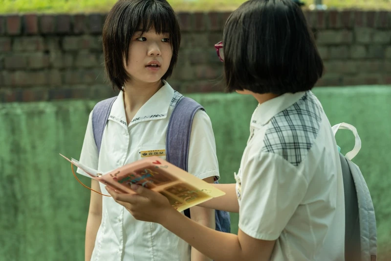 《假面女郎》美貌(左)真心和藝春(右)做朋友 《假面女郎》美貌(左)真心和藝春(右)做朋友