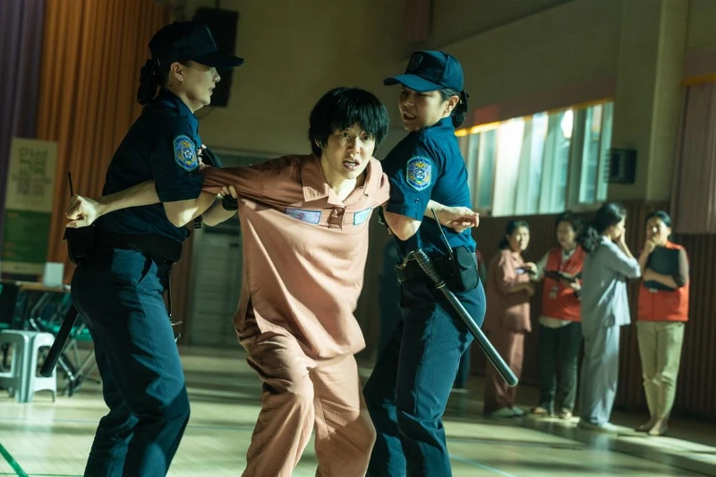 《假面女郎》貌美被金慶子激怒,女警差點攔不住 《假面女郎》貌美被金慶子激怒,女警差點攔不住