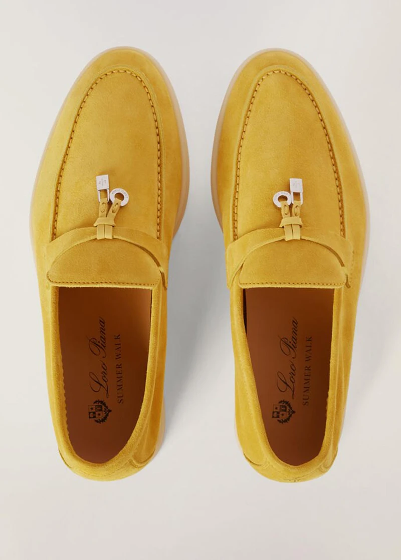 Loro Piana Summer Walk麂皮莫卡辛休閒鞋NT$321,000。 Loro Piana Summer Walk麂皮莫卡辛休閒鞋NT$321,000。