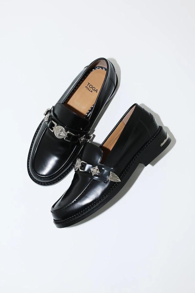 TOGA METAL LOAFER。 TOGA METAL LOAFER。