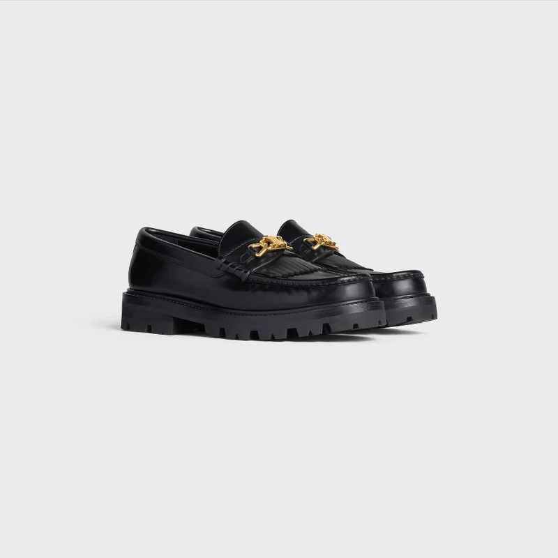 CELINE MARGARET LOAFER WITH TRIOMPHE CHAIN。 CELINE MARGARET LOAFER WITH TRIOMPHE CHAIN。