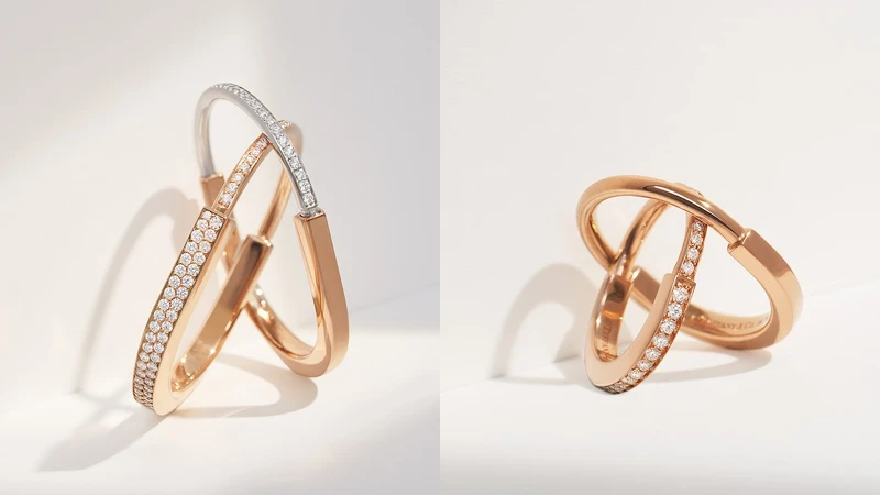 Tiffany &Co. 蒂芙尼以頂級美鑽為Lock系列新款注入璀璨光芒，同時推出大小各異的豐富尺寸選擇。（左）Tiffany Lock 18K玫瑰金舖鑲鑽石手鐲，18K玫瑰金與白金鑲鑽手鐲、（右）Tiffany Lock 18K玫瑰金舖鑲鑽石戒指，18K玫瑰金戒指。