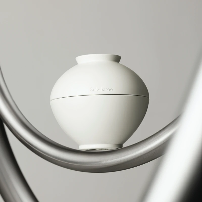 Sulwhasoo雪花秀極致臻秀乳霜情境照。 Sulwhasoo雪花秀極致臻秀乳霜情境照。