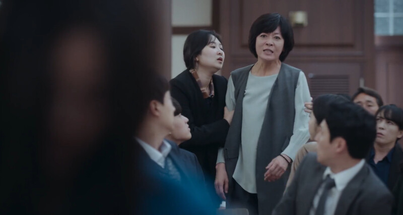 《假面女郎》帥和尚(右)之母當庭大罵金貌美 《假面女郎》帥和尚(右)之母當庭大罵金貌美