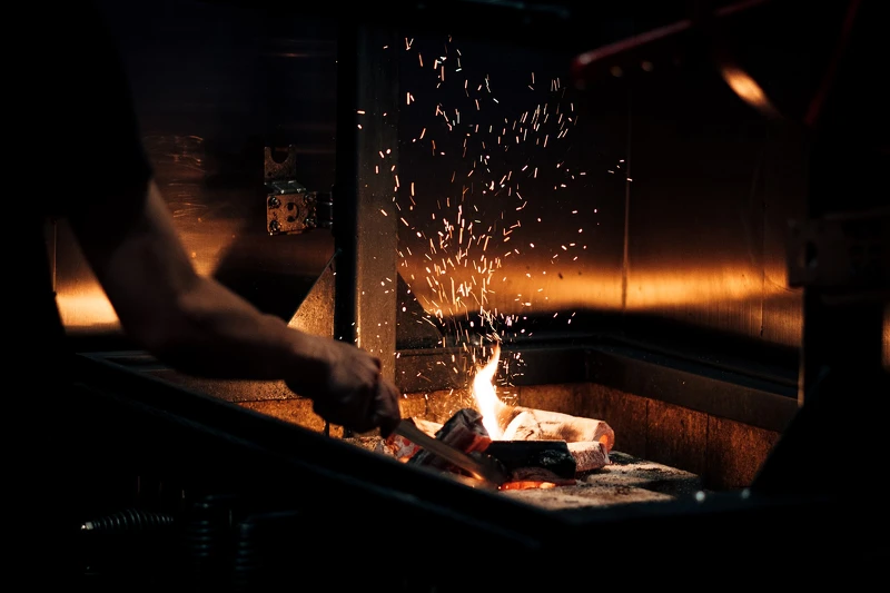 提供八道菜色的套餐卻無固定菜單,每日由主廚調整菜色。 提供八道菜色的套餐卻無固定菜單,每日由主廚調整菜色。