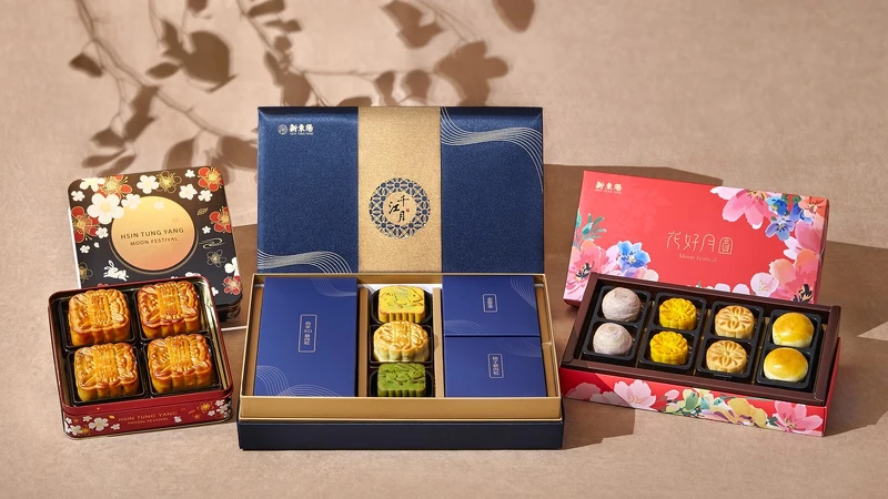 左起:經典廣式月餅禮盒2號、千江月禮盒2號,花好月圓禮盒2號。 左起:經典廣式月餅禮盒2號、千江月禮盒2號,花好月圓禮盒2號。