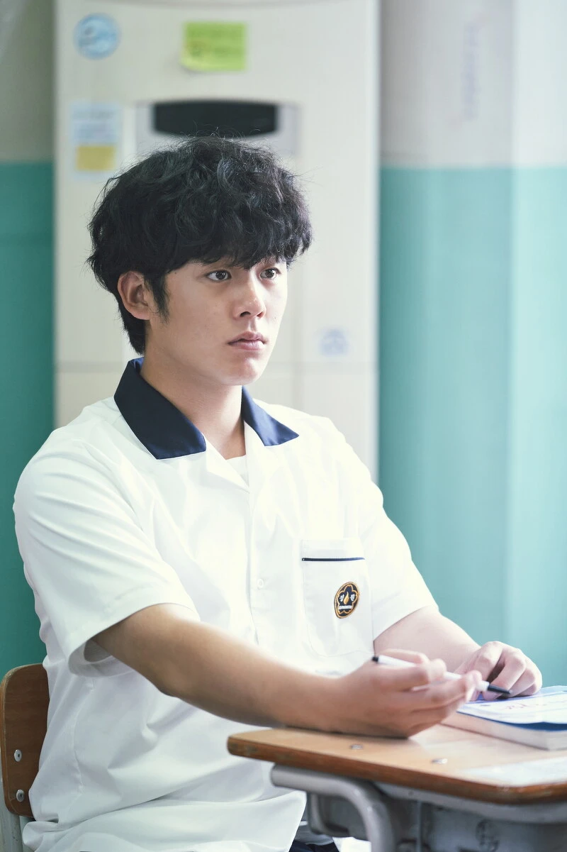 《MOVING 異能》金奉皙(李正河飾)在張喜秀出現前，生活中心就是媽媽