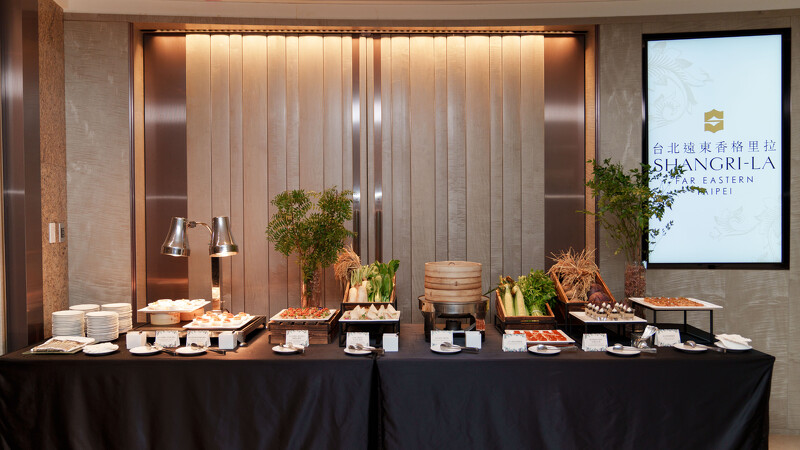 婚禮體驗日當天,台北遠東香格里拉準備色香味俱全的buffet供與會嘉賓享用。 婚禮體驗日當天,台北遠東香格里拉準備色香味俱全的buffet供與會嘉賓享用。