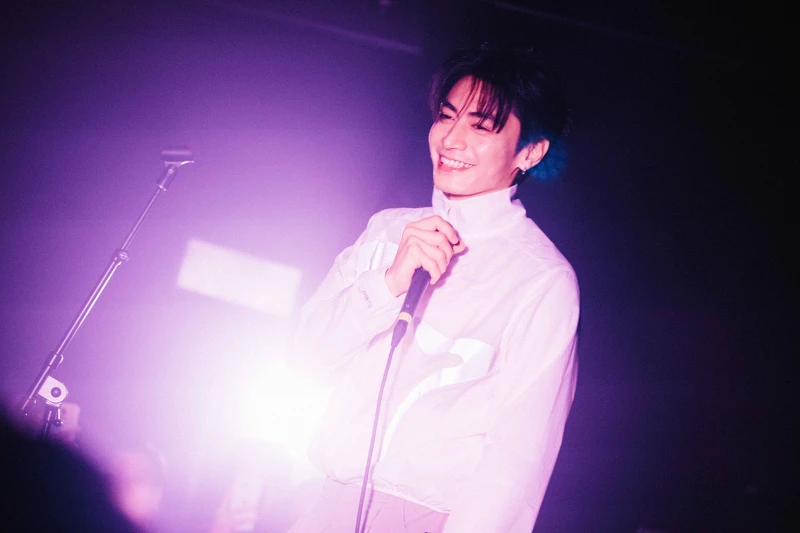 宋柏緯在《一天的交界》中交出如同「私密日記」的9首作品