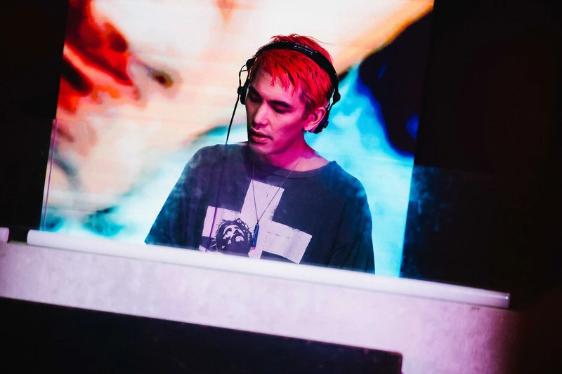 與宋柏緯擔任專輯共同製作人的Jon Du