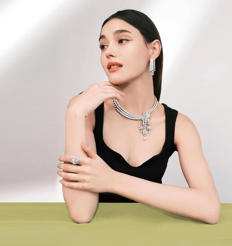 Cascades de diamants耳環，白K金、鑽石；Diamond jersey 項鍊 (白K金、鑽石)；Lasso 戒指，白K金、玫瑰金及鑽石。