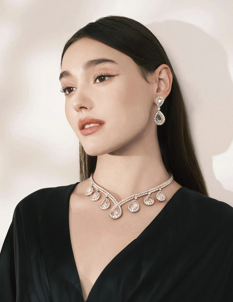 Heritage典藏系列Roseraie項鍊及耳環，創作於西元1984年，鉑金、黃K金、鑽石。