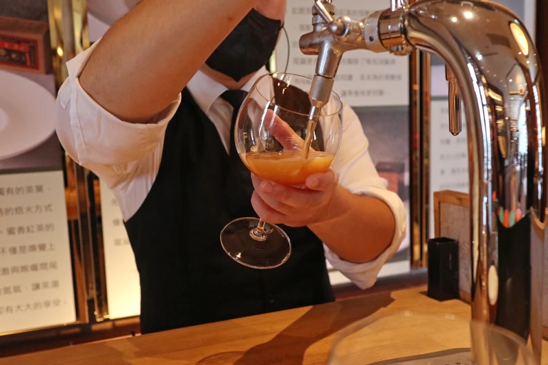 將茶葉用多種新穎的方式呈現。 將茶葉用多種新穎的方式呈現。