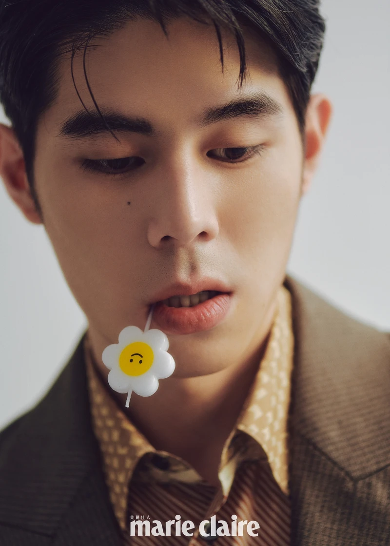 詹懷雲:格紋西裝外套,Allsaints;印花襯衫,Paul Smith。 詹懷雲:格紋西裝外套,Allsaints;印花襯衫,Paul Smith。