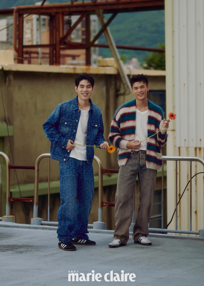 詹懷雲:丹寧印花套裝,Isabel Marant;復古運動鞋,adidas Originals。邱以太:條紋馬海毛針織衫,Isabel Marant;刷色丹寧褲,Sandro;復古運動鞋,adidas Originals。 詹懷雲:丹寧印花套裝,Isabel Marant;復古運動鞋,adidas Originals。邱以太:條紋馬海毛針織衫,Isabel Marant;刷色丹寧褲,Sandro;復古運動鞋,adidas Originals。